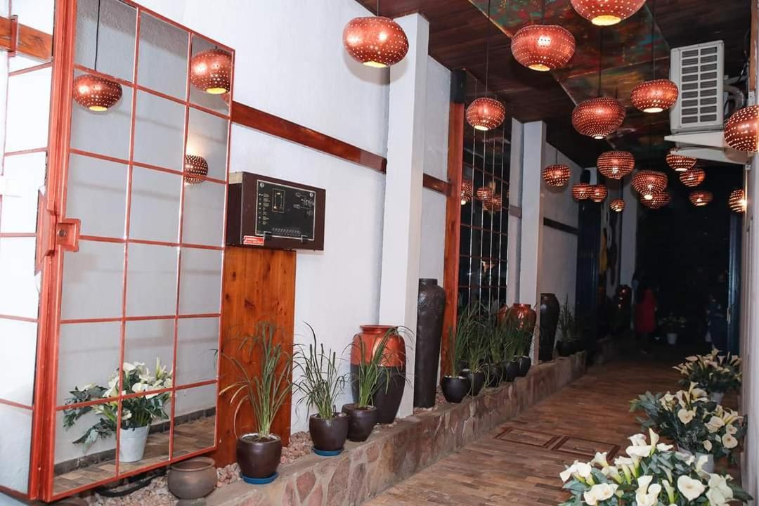 Botanika Hotel Бужумбура Экстерьер фото