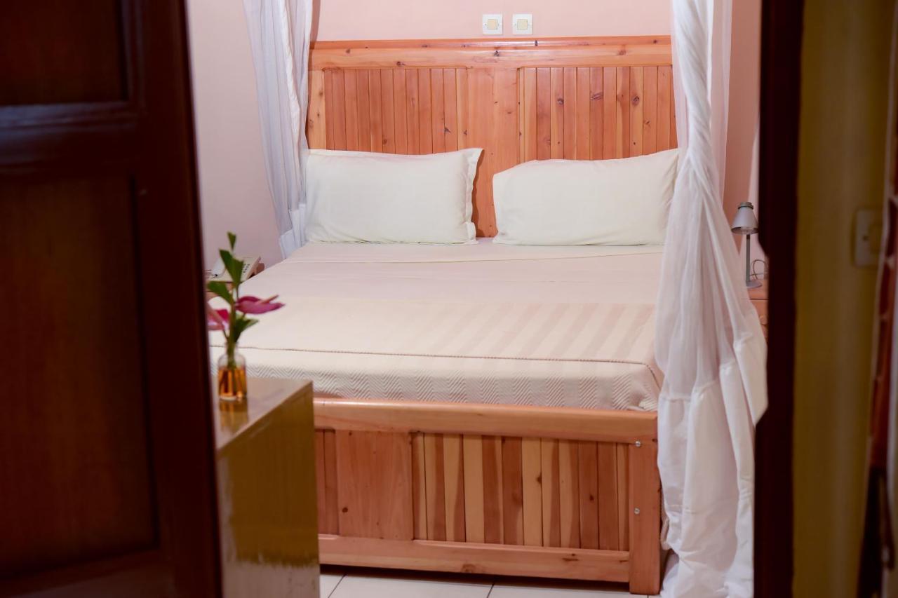 Botanika Hotel Бужумбура Экстерьер фото