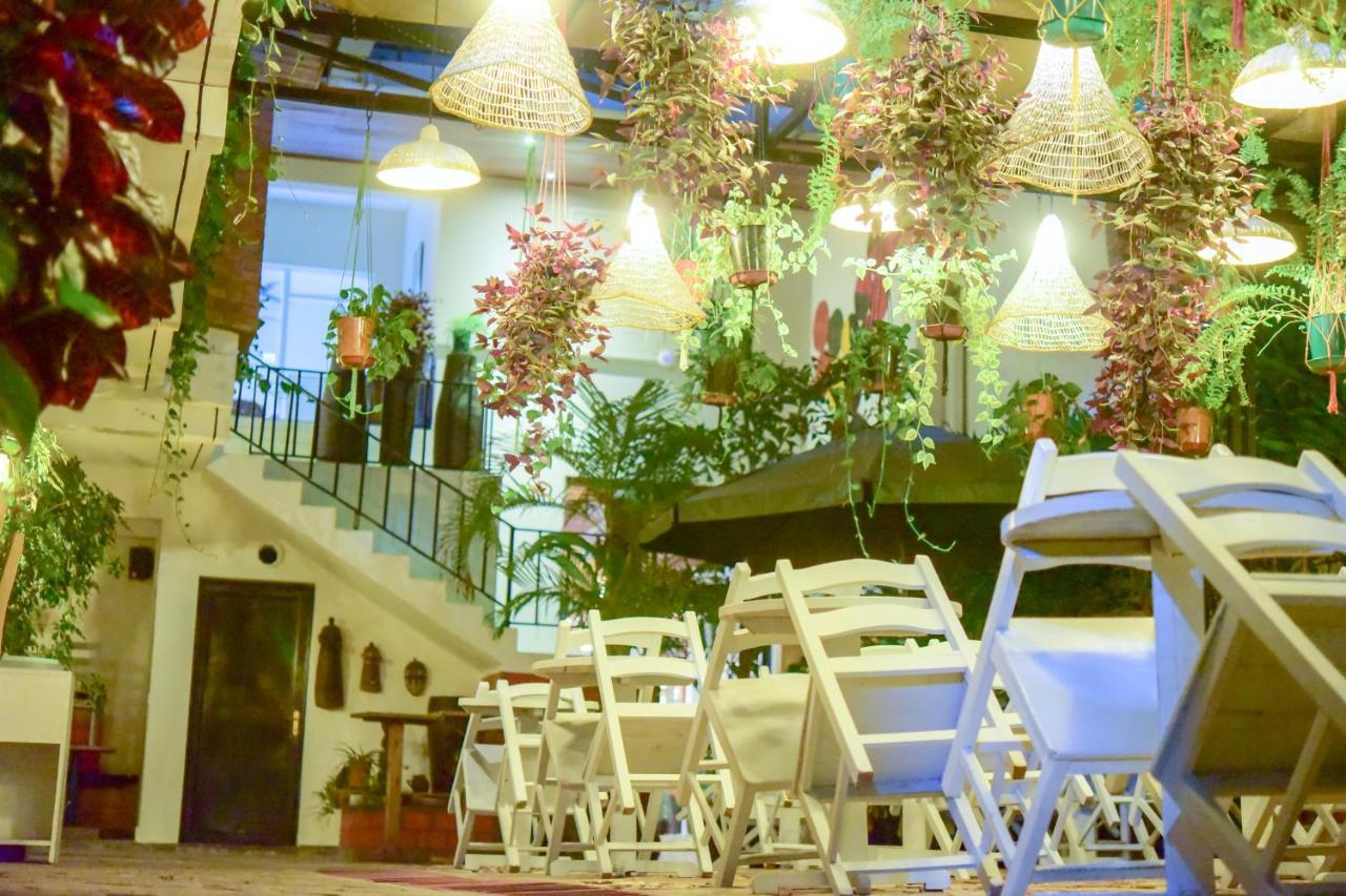 Botanika Hotel Бужумбура Экстерьер фото