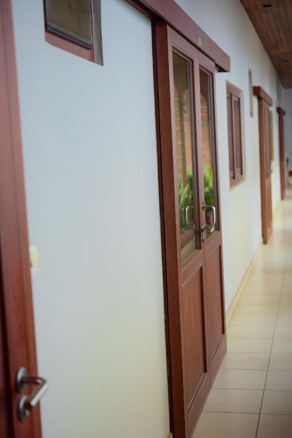 Botanika Hotel Бужумбура Экстерьер фото