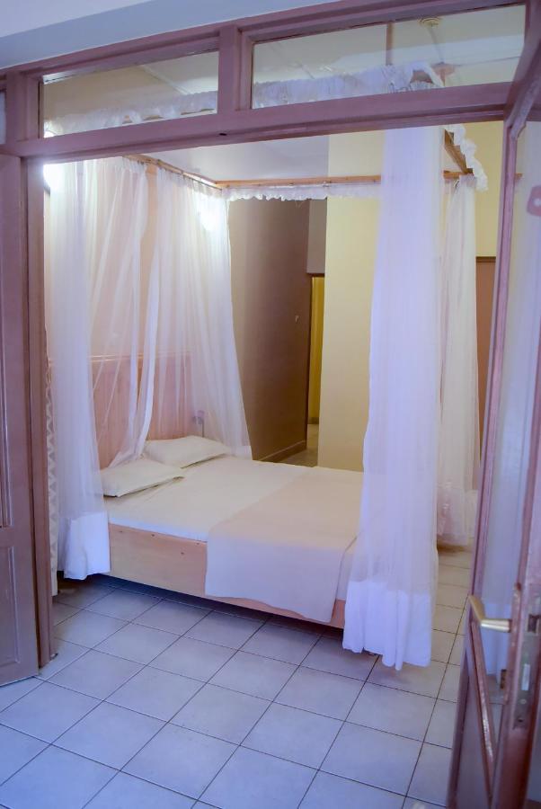 Botanika Hotel Бужумбура Экстерьер фото